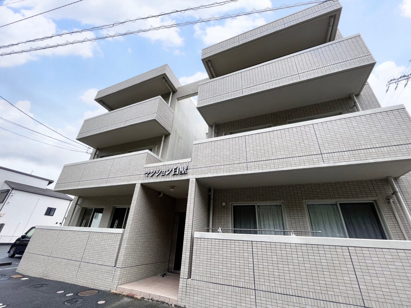 マンション白壁